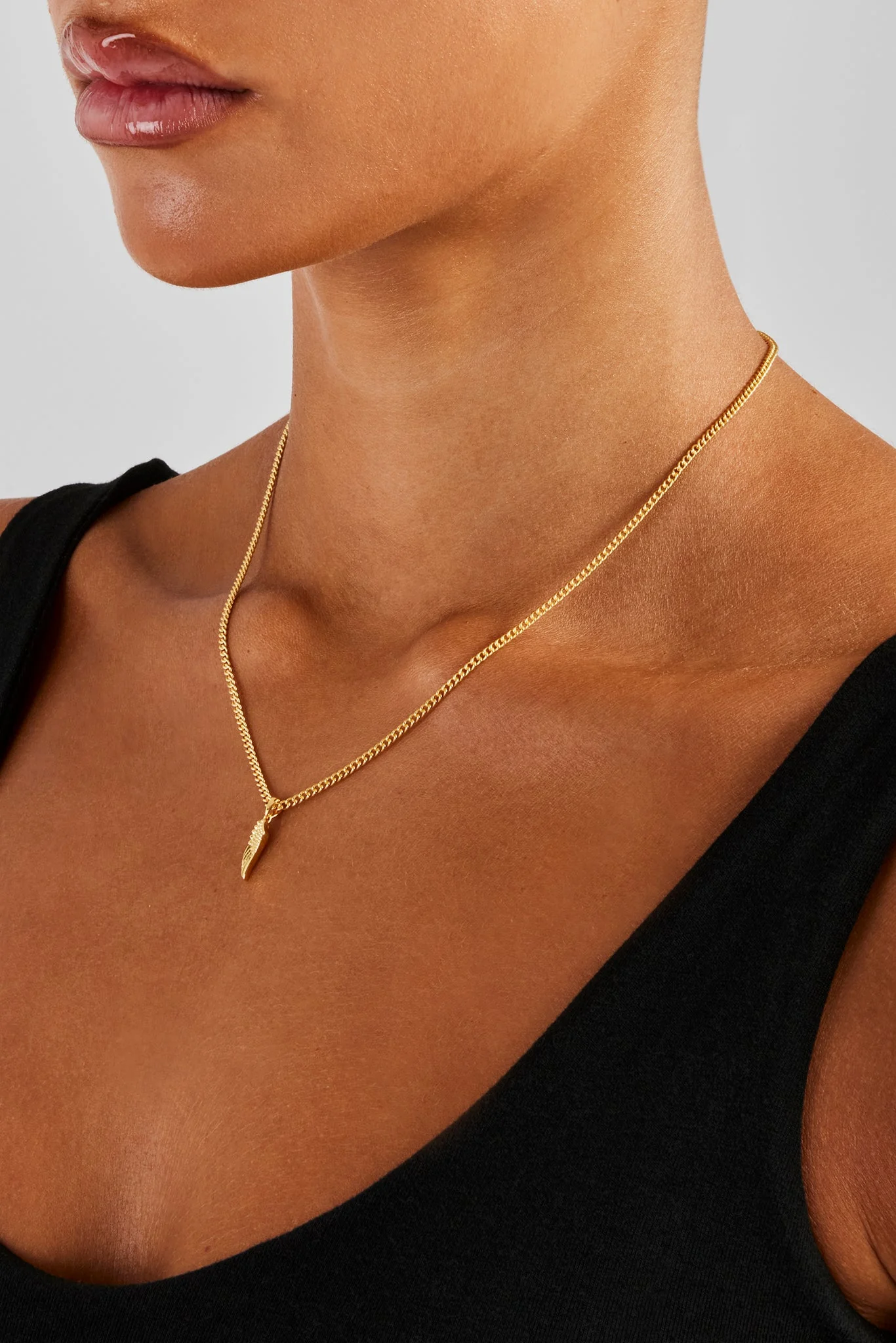 15mm Micro Angel Wing Necklace - Gold - Image 3