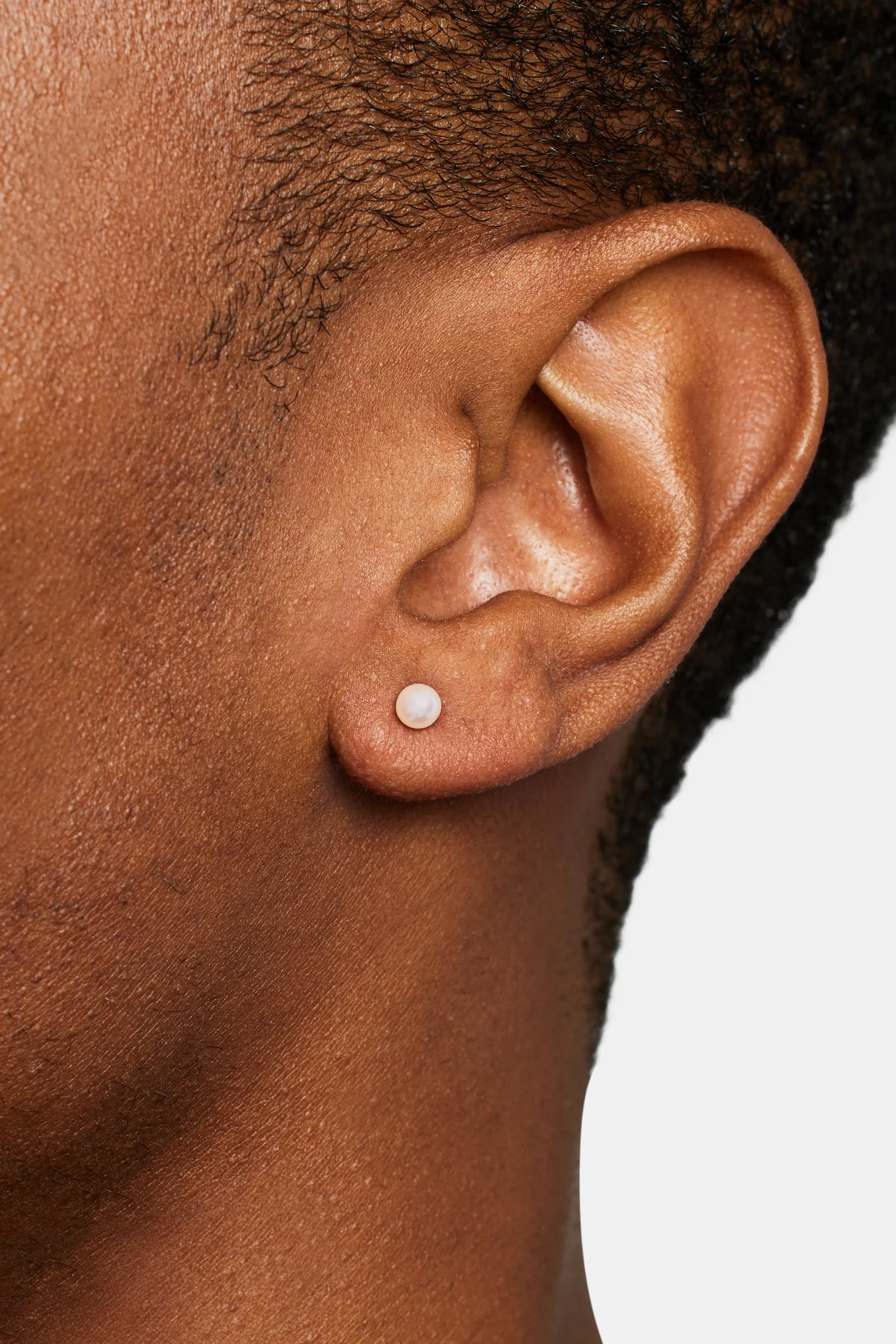 925 4mm Freshwater Pearl Stud Earrings - Image 2