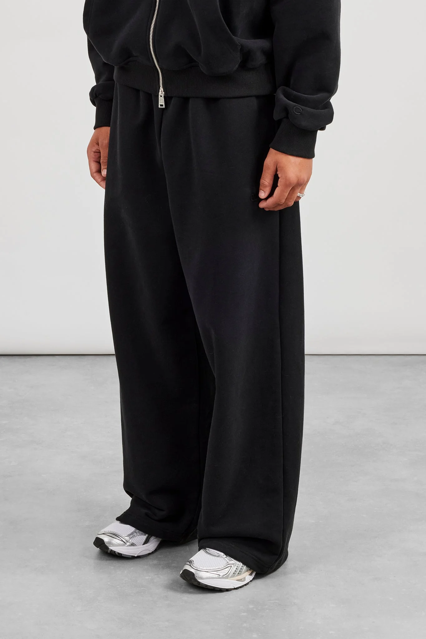 Baggy Fit Jogger - Black - Image 3