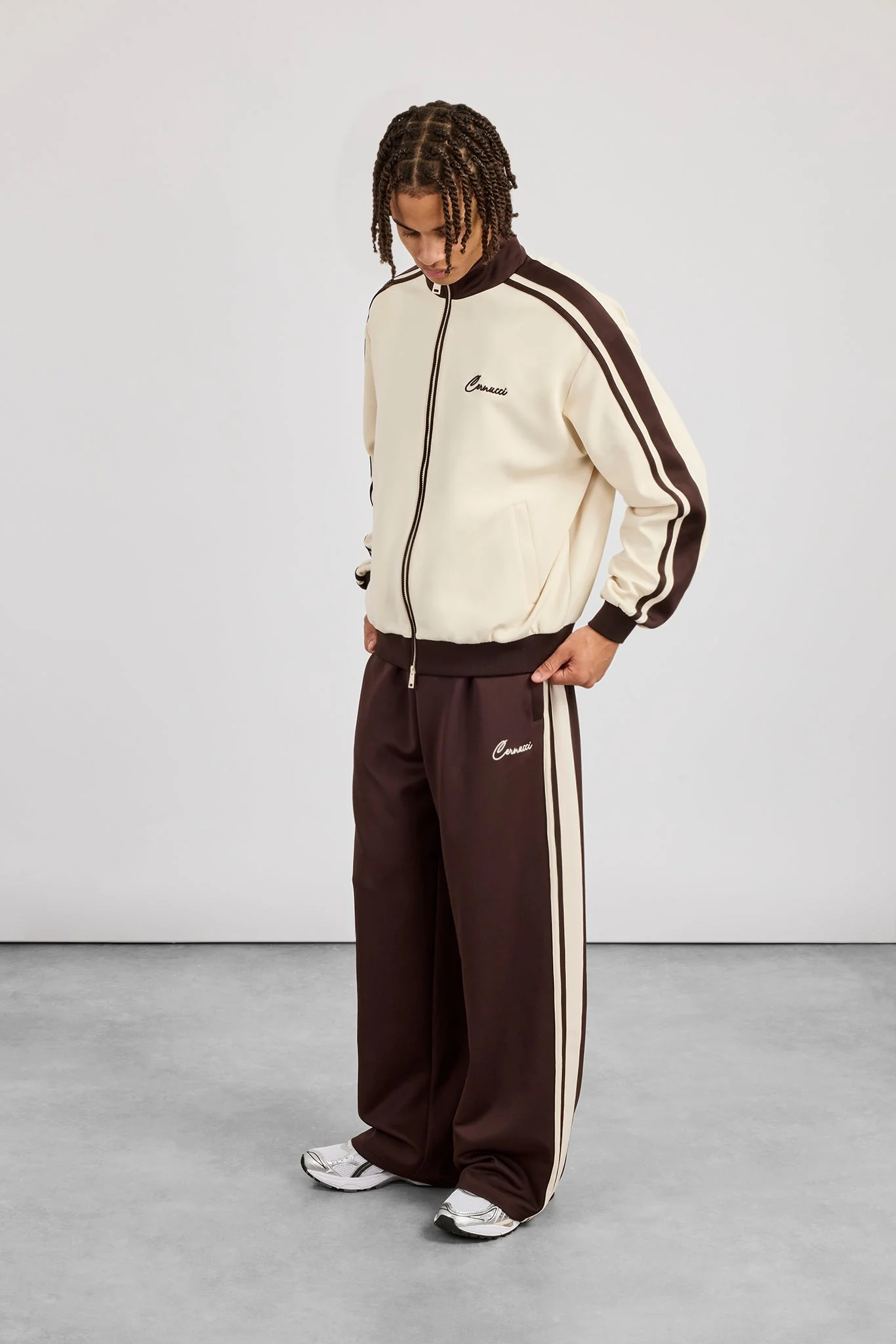 Men's Contrast Detail Track Top & Baggy Track Pant - Off White / Chocolate - Image 3