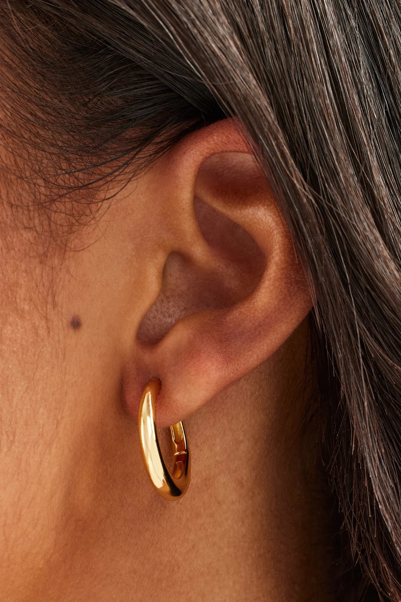 Polished Drop Hoop Earrings - 20mm - Image 2