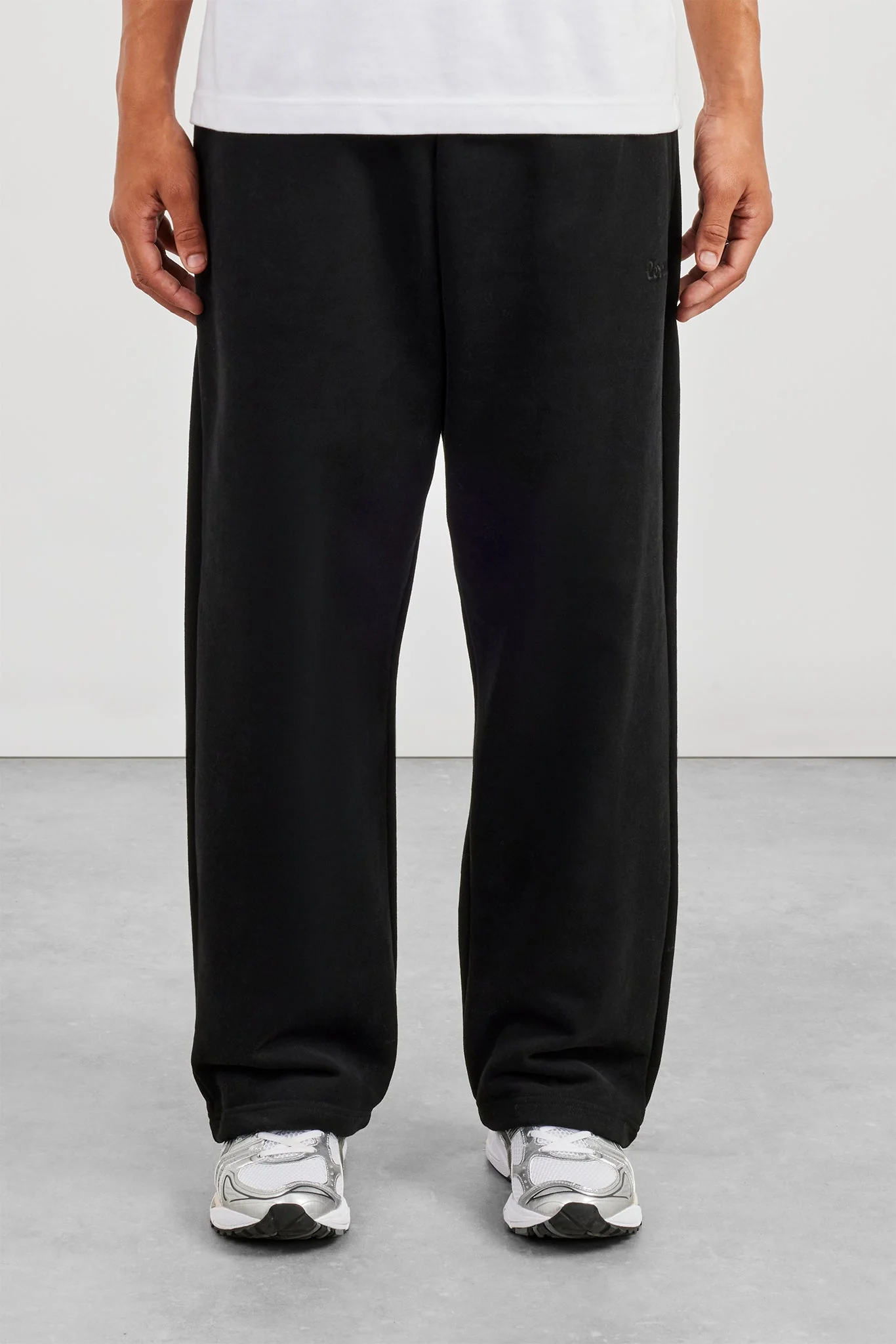 Relaxed Jogger - Black - Image 3