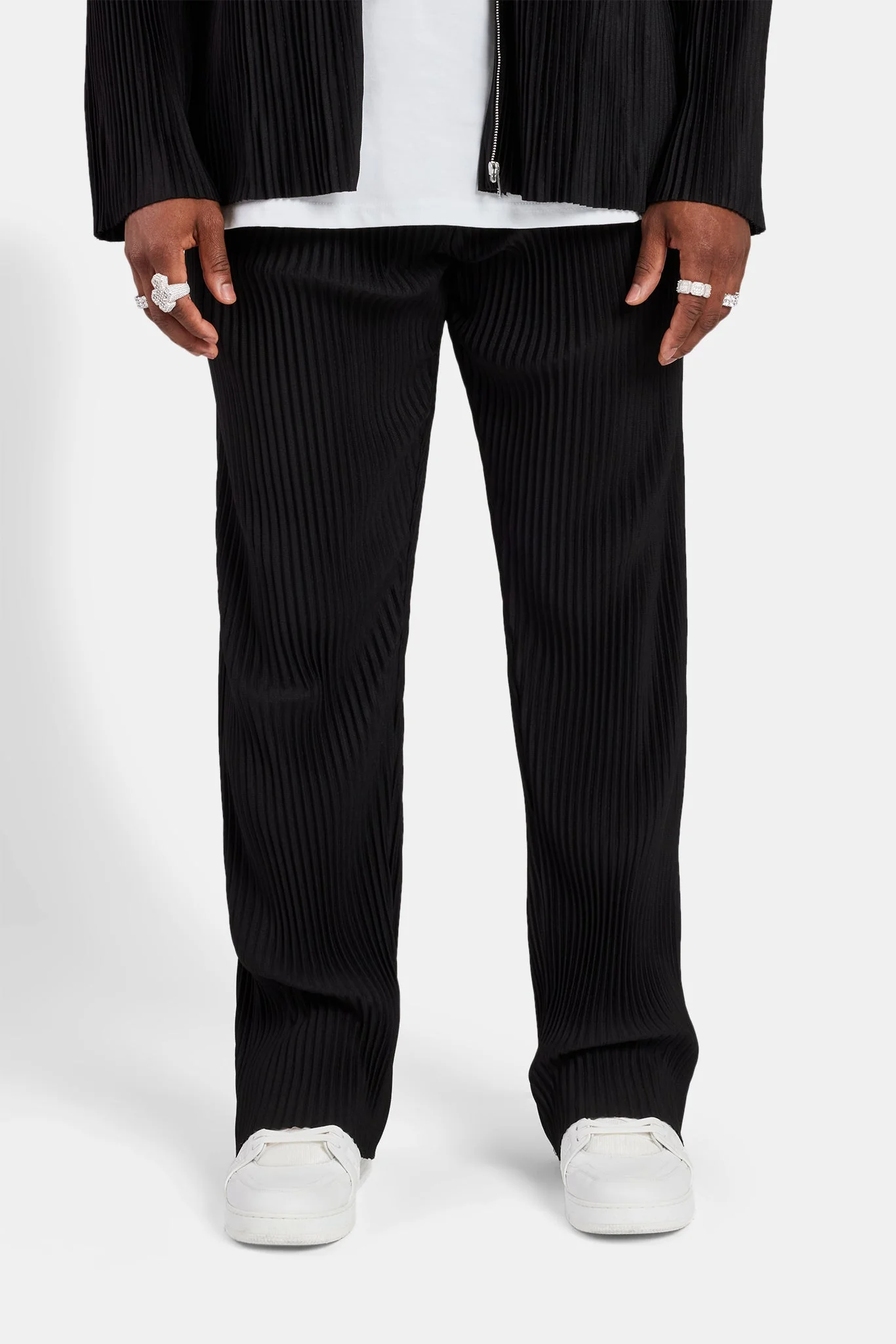 Relaxed Pleated Trouser - Black - Image 2