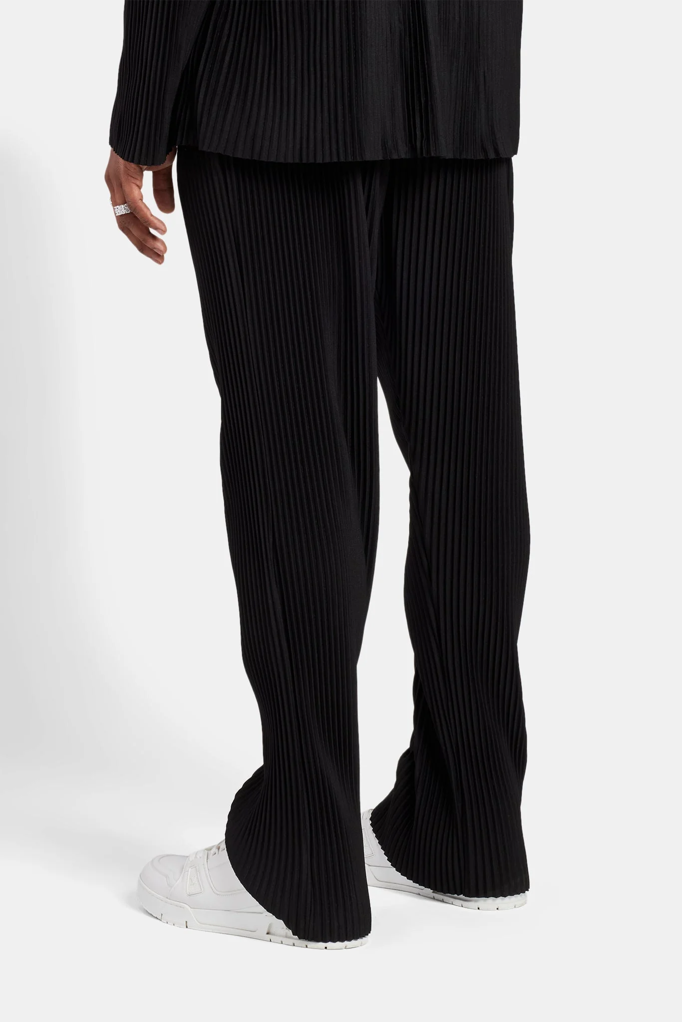 Relaxed Pleated Trouser - Black - Image 3