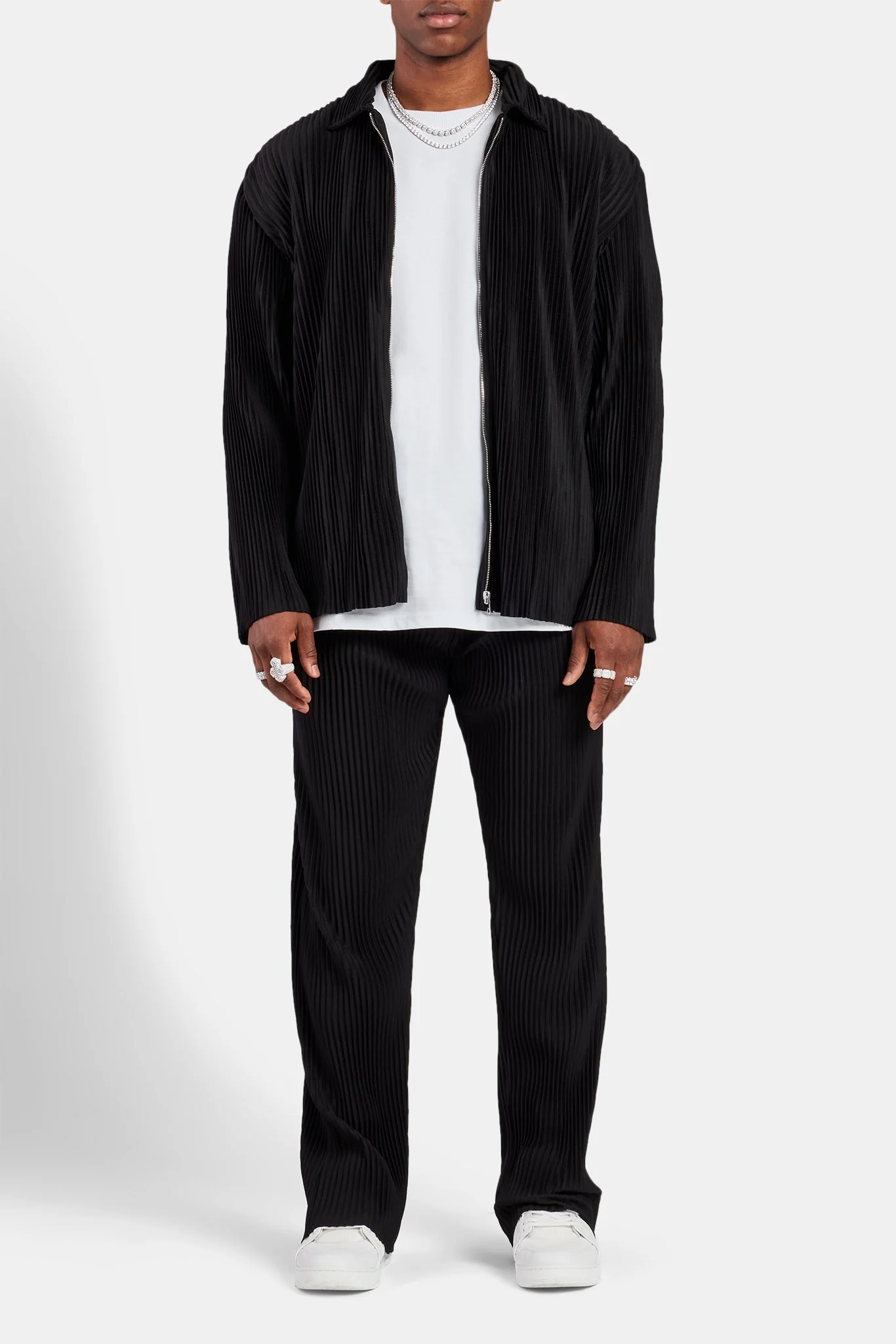 Relaxed Pleated Trouser - Black - Image 4