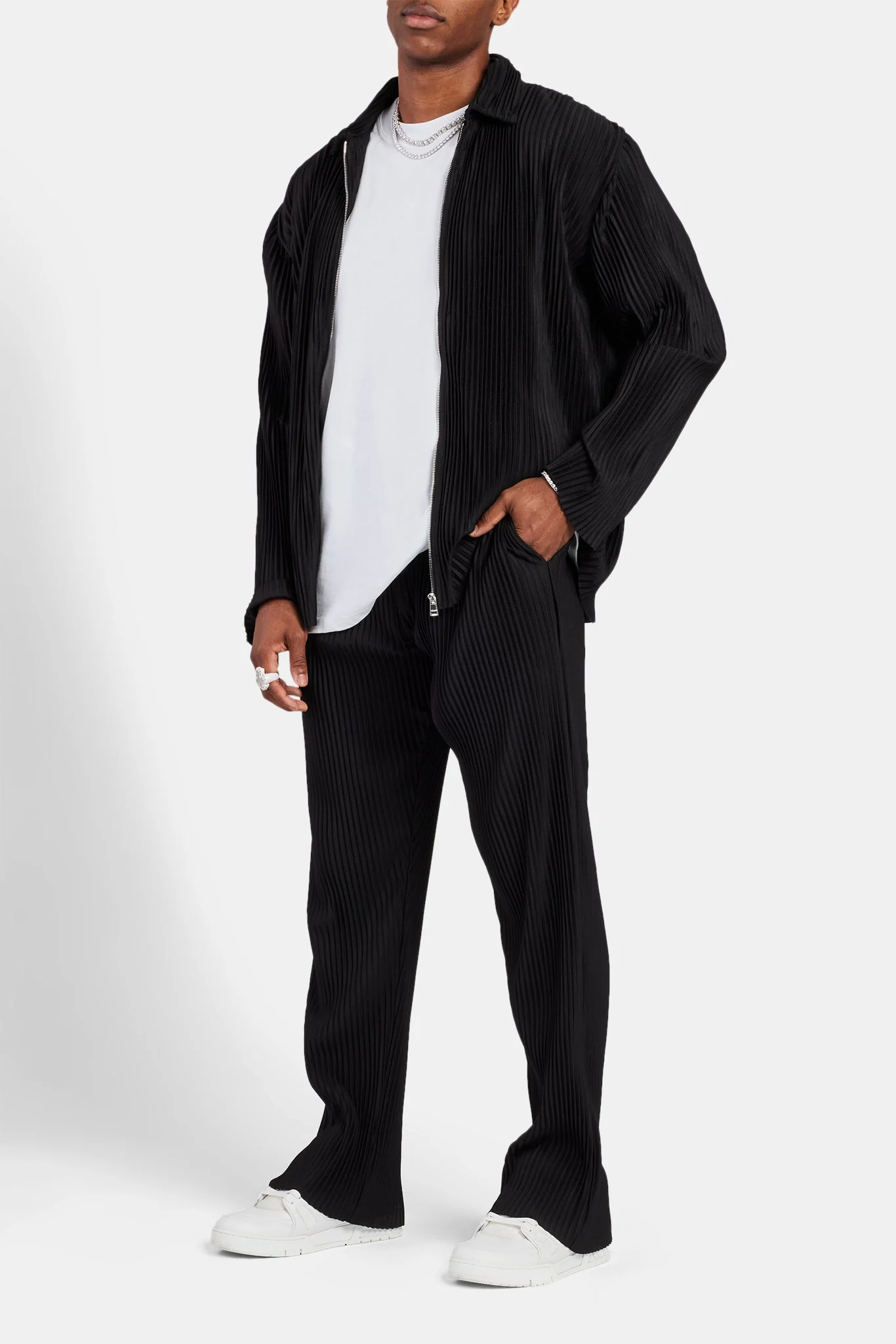 Relaxed Pleated Trouser - Black - Image 5