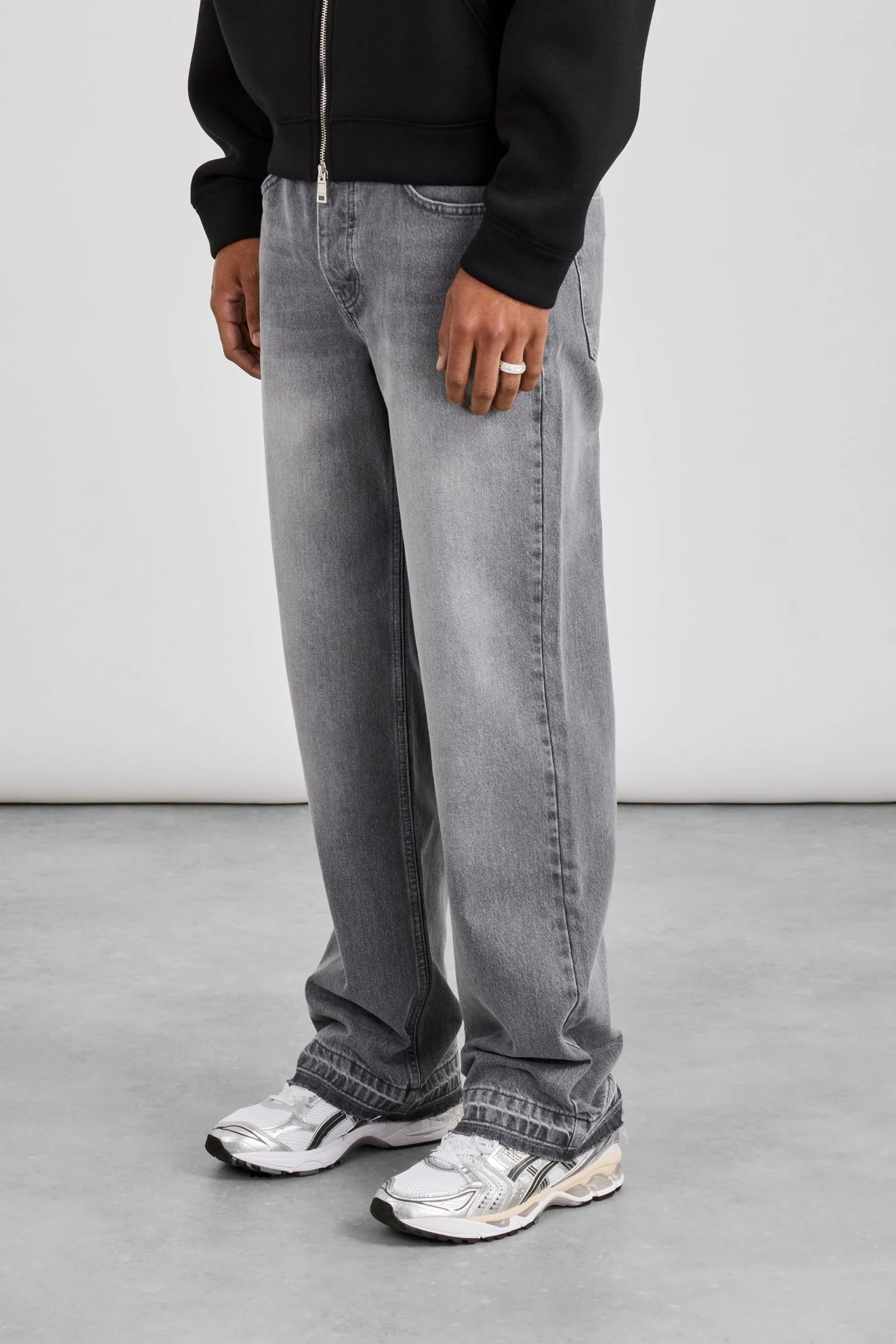 Relaxed Raw Hem Detail Jean - Washed Grey